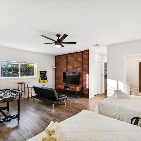 Plush Sheets, Games!, Huge Backyard, Massage Chair Tampa Dış mekan fotoğraf