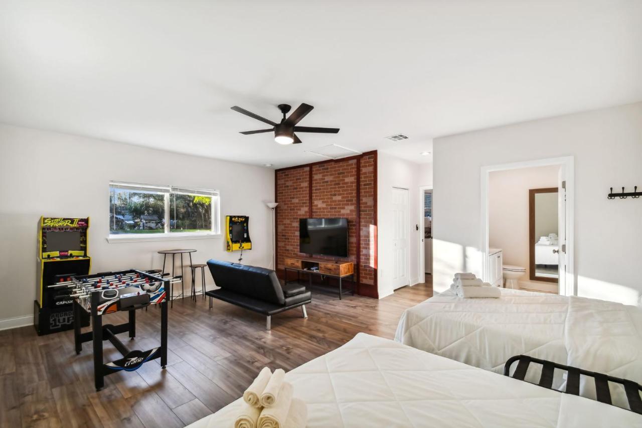 Plush Sheets, Games!, Huge Backyard, Massage Chair Tampa Dış mekan fotoğraf