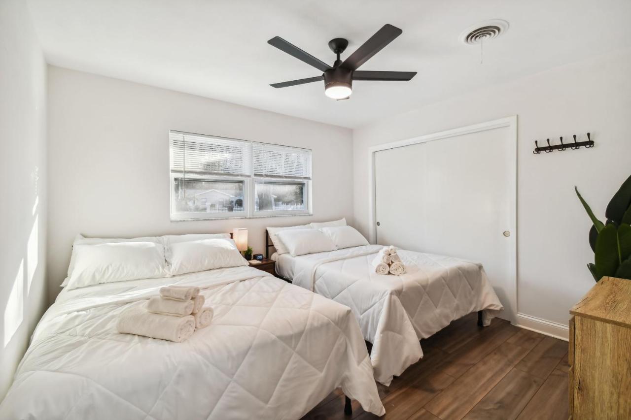 Plush Sheets, Games!, Huge Backyard, Massage Chair Tampa Dış mekan fotoğraf