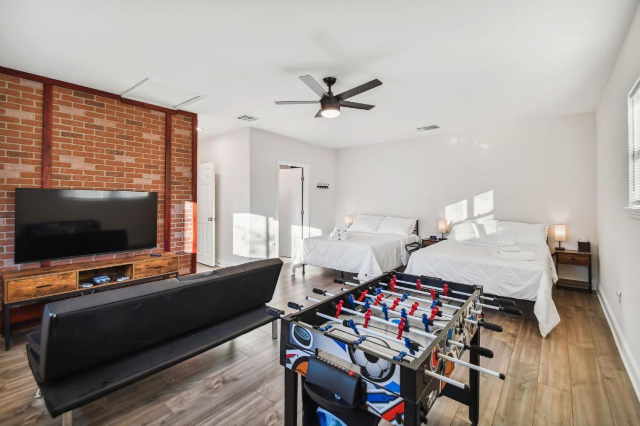 Plush Sheets, Games!, Huge Backyard, Massage Chair Tampa Dış mekan fotoğraf