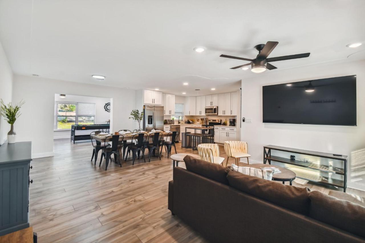 Plush Sheets, Games!, Huge Backyard, Massage Chair Tampa Dış mekan fotoğraf